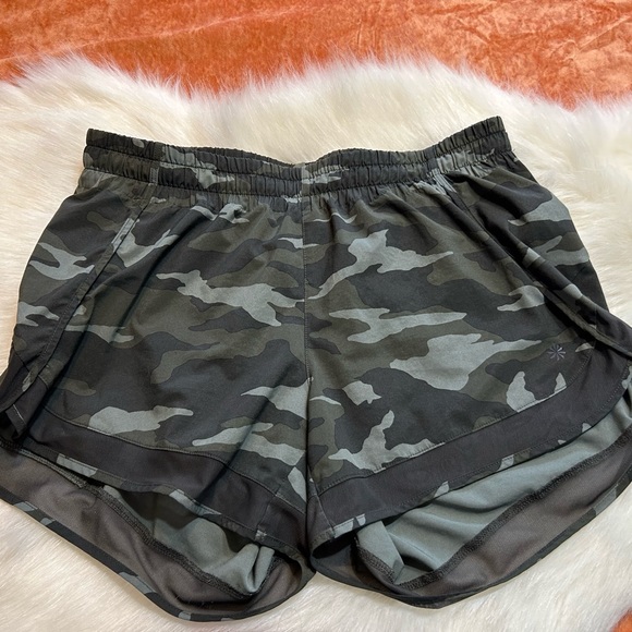 Athleta ⚜️ Multi Green Camo Mesh Racer Run Short 4” - Picture 3 of 9